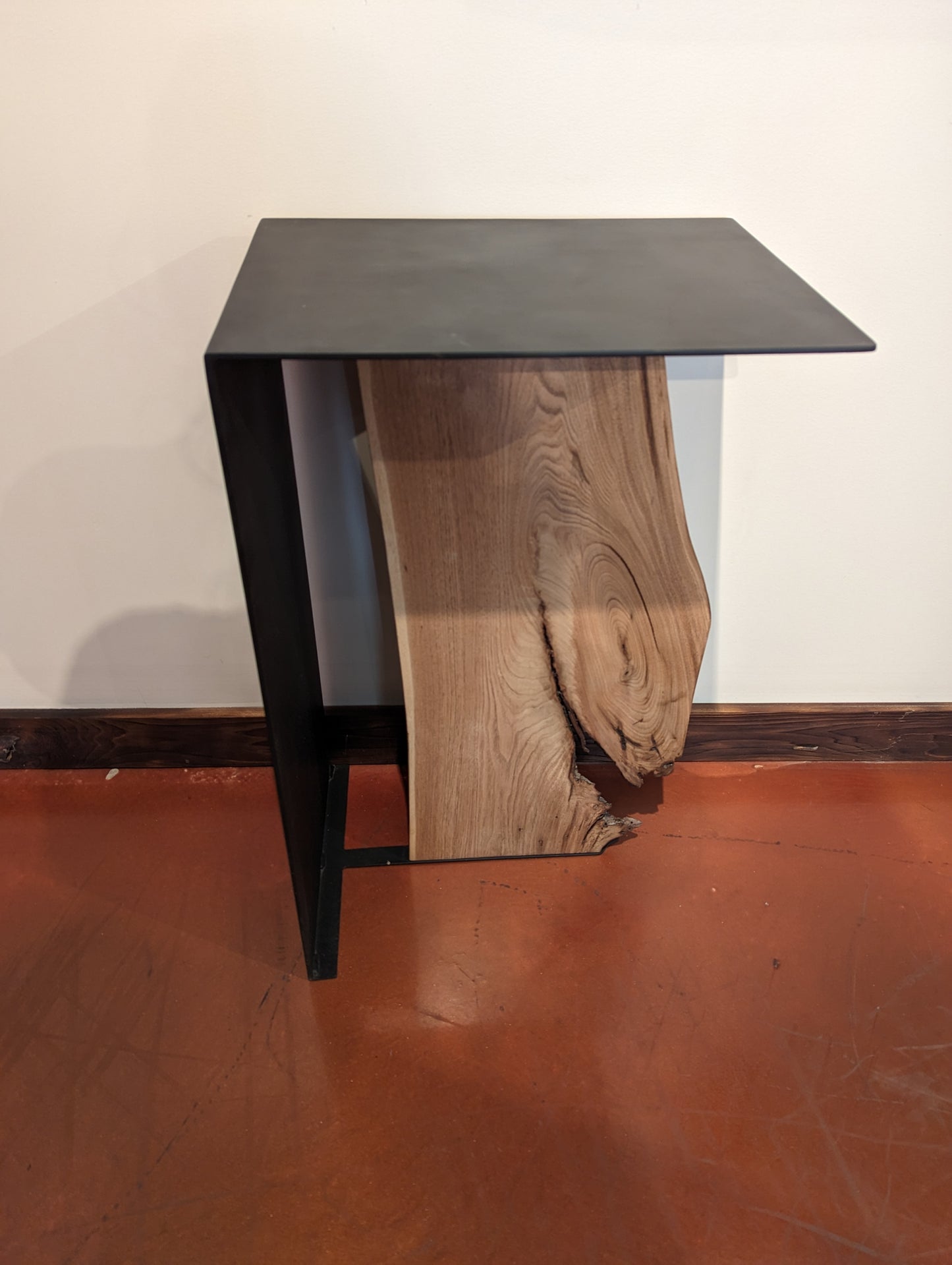 Side table noyer cendré fini satiné